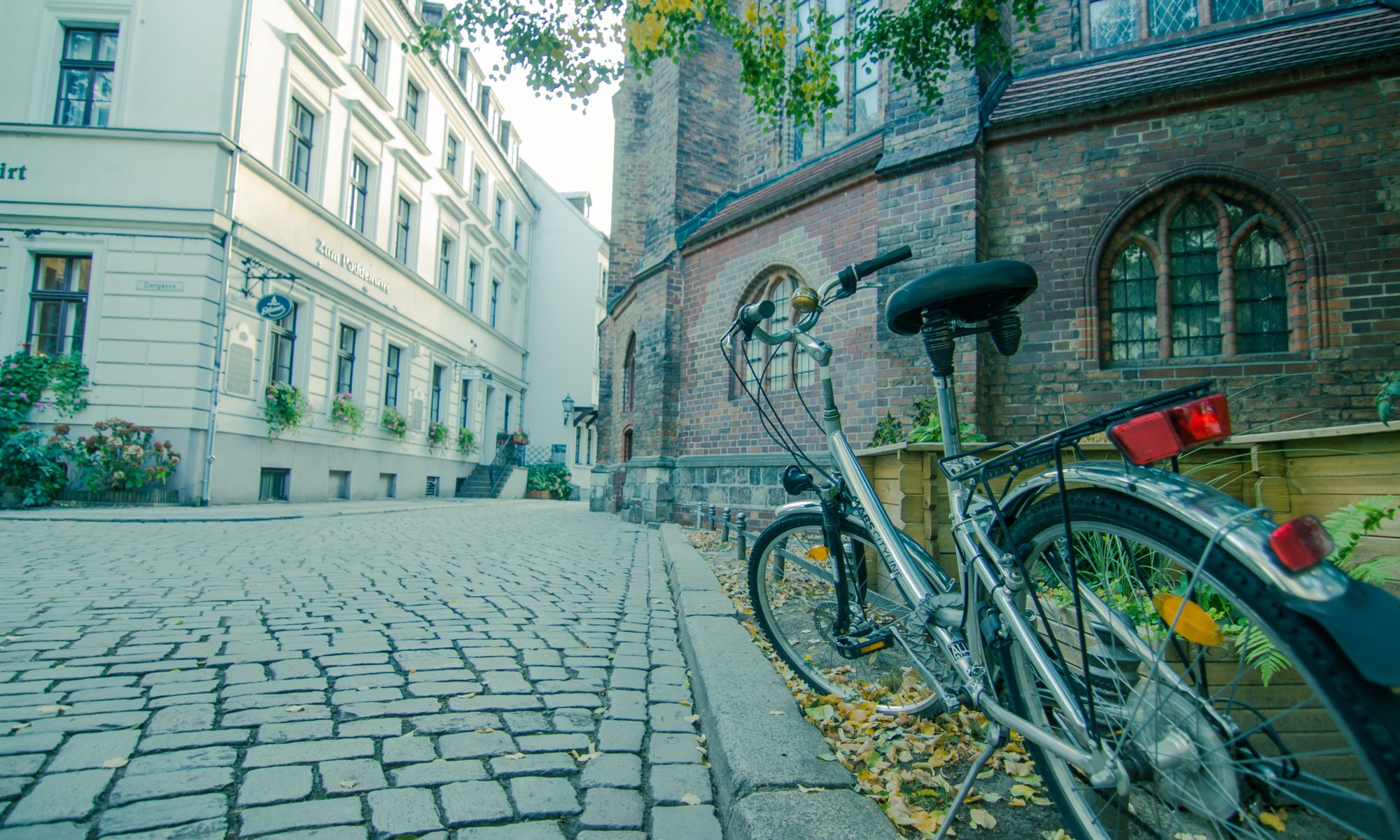 Wie reist man günstig nach Deutschland? | Rooms24