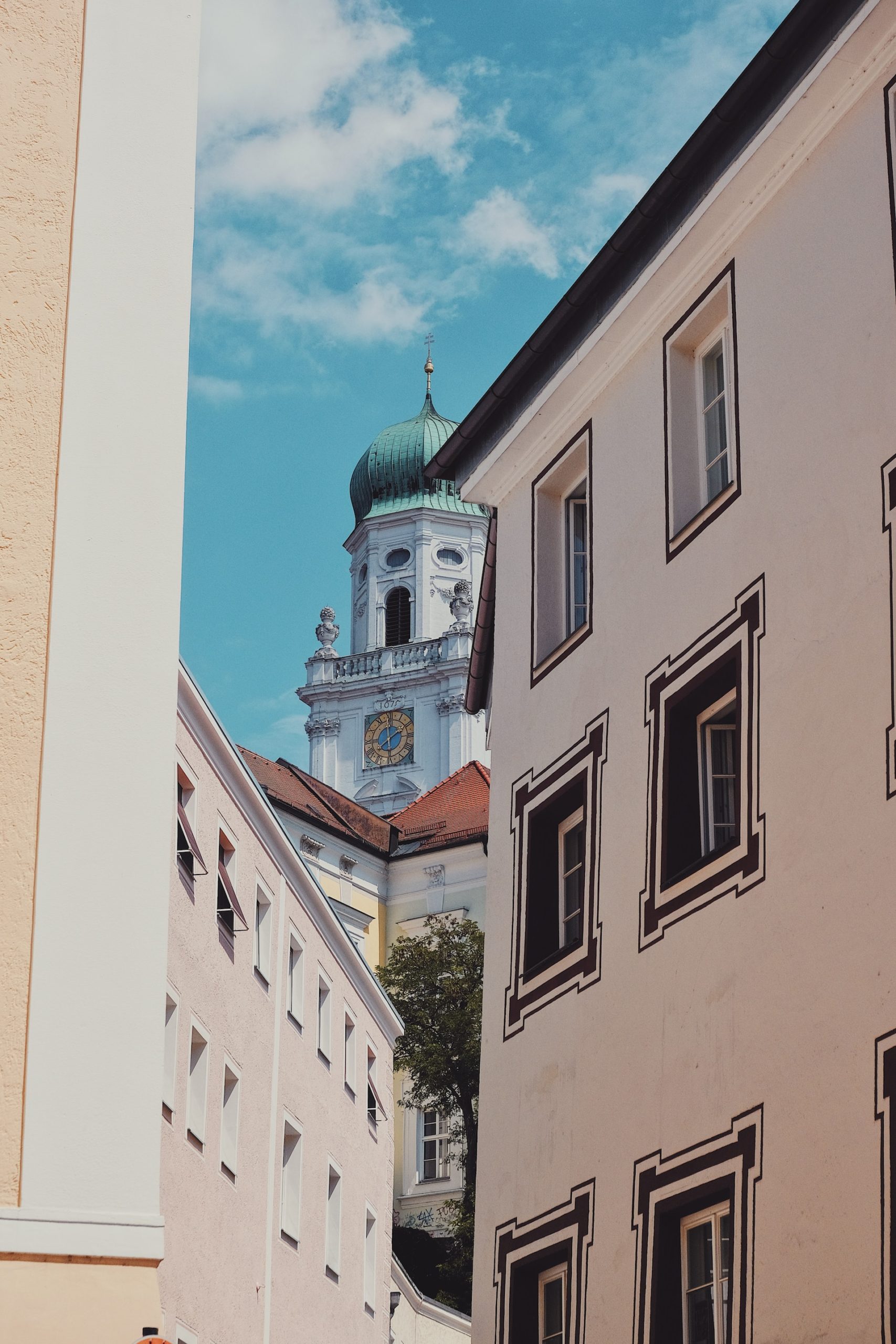 Bayern abseits der ausgetretenen Pfade: Entdecken Sie Passaus Schätze am Fluss - Rooms24.de